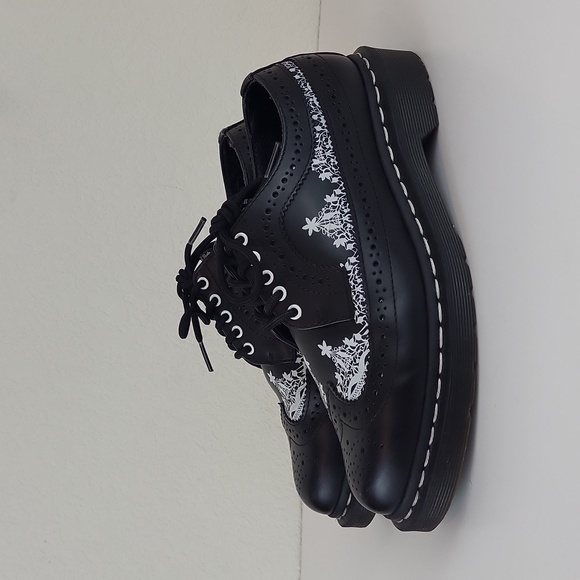 Dr Martens 3989 Lace Wingtip brogue in black Size EU 38 / US 7 - Picture 1 of 14